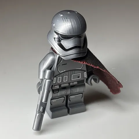 LEGO Star Wars Captain Phasma Minifigure w/ cape blaster SW0684