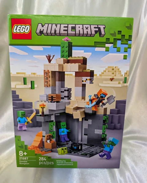 LEGO Minecraft Zombie Dungeon 21587 Complete Set 284 pcs With Minifigures