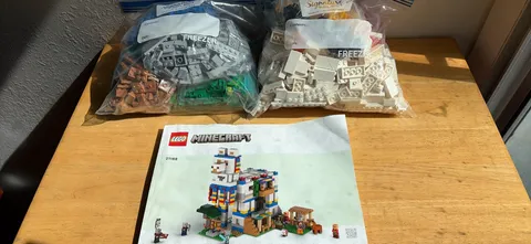LEGO Minecraft Set 21188 The Llama Village Retired 99% Complete. Color Sorted.