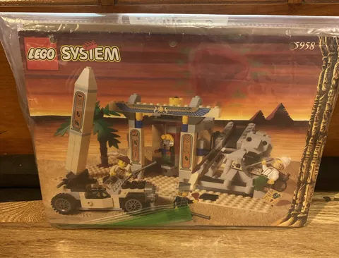 LEGO System 5958 Adventurers Mummy's Tomb Complete w/ Manual & Mini-figures