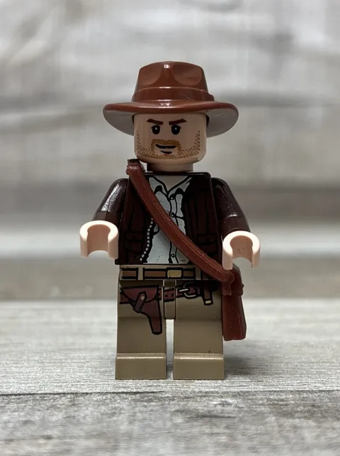 LEGO Indiana Jones Minifigure iaj001 Dark Brown Jacket Lobsided Grin 7627 7623