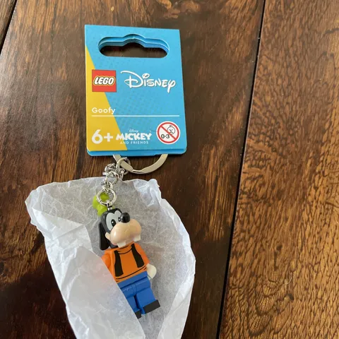 Lego Disney Goofy Mini Fig Keyring Figure NEW 854196 Collectible Keychain Disney