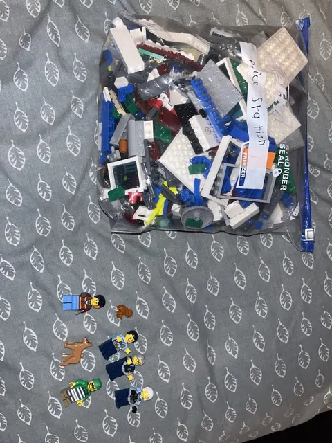 LEGO City: Police Station (60316) - 99% complete NO BOX OR INSTRUCTIONS