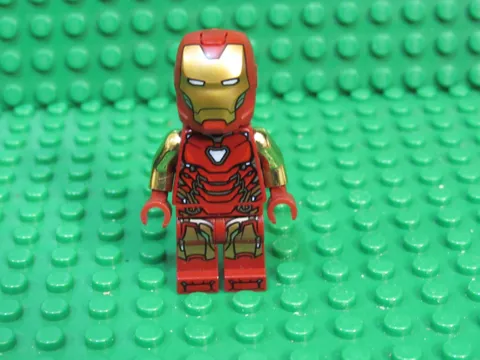 Lego Marvel Super Heroes Minifigure - Iron Man with Gold Chrome Arms Golden GC26