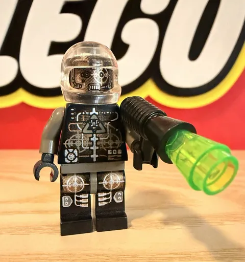 Lego *Vintage* Insectoids Droid Gigabot Minifigure With Accessory 