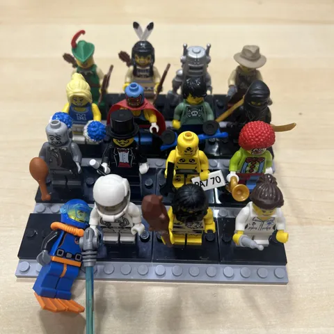 2010 LEGO CMF SERIES 1 COMPLETE SET OF 16 MINIFIGURES - RETIRED