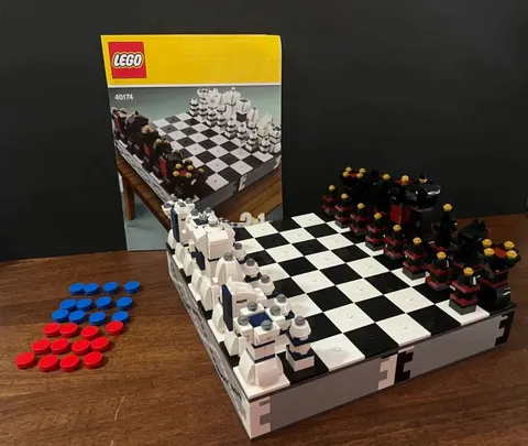 LEGO Miscellaneous: Lego Chess (40174) 100% Complete With Manual