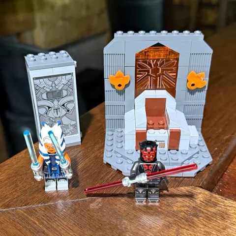 LEGO Star Wars 75310 Duel on Mandalore, includes Ahsoka & Darth Maul.