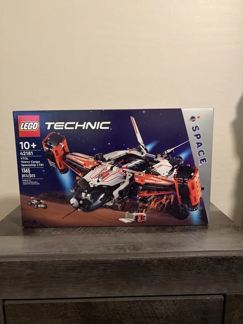 LEGO TECHNIC: VTOL Heavy Cargo Spaceship LT81 (42181)