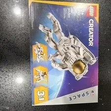 LEGO Creator 3-in-1 Space Astronaut 31152 647pcs Display Stand Box