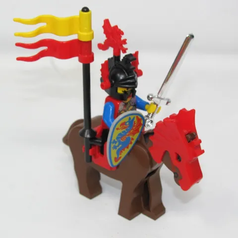 Lego Castle Minifigure CAS017A Dragon Knights Knight 2 Red Plumes Horse sword