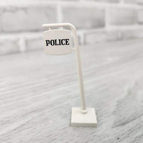 Lego White Road Sign Cantilever Curved 'POLICE' Pattern bb107pb02 #370 #585