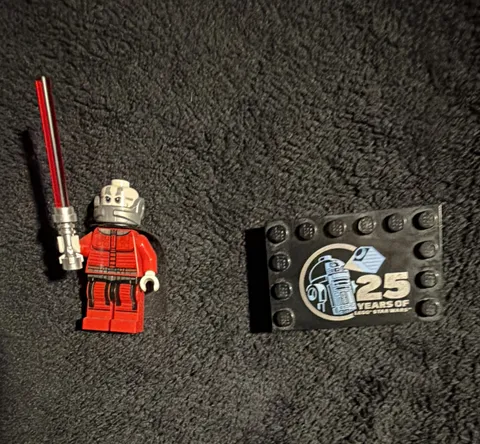 LEGO Darth Malak Minifigure w/ Red Lightsaber & 25 Years of LEGO Star Wars Tile