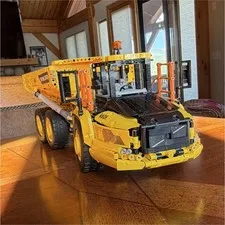 LEGO Technic 42030 Volvo L350F Wheel Loader 1636pc Battery Powered Retired
