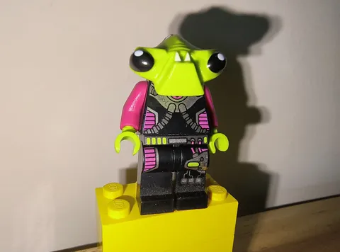 LEGO Space Alien Pilot Minifigure Alien Conquest $0 Ship W/ Combined Ship!