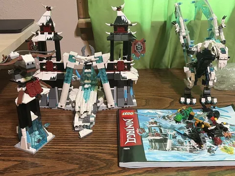 LEGO NINJAGO: Castle of the Forsaken Emperor (70678) 100% COMPLETE + Box