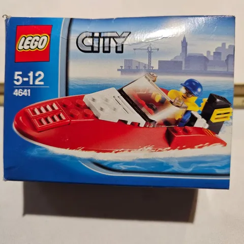 LEGO City Harbor Set 4641 Speed Boat 100% COMPLETE Captain Driver