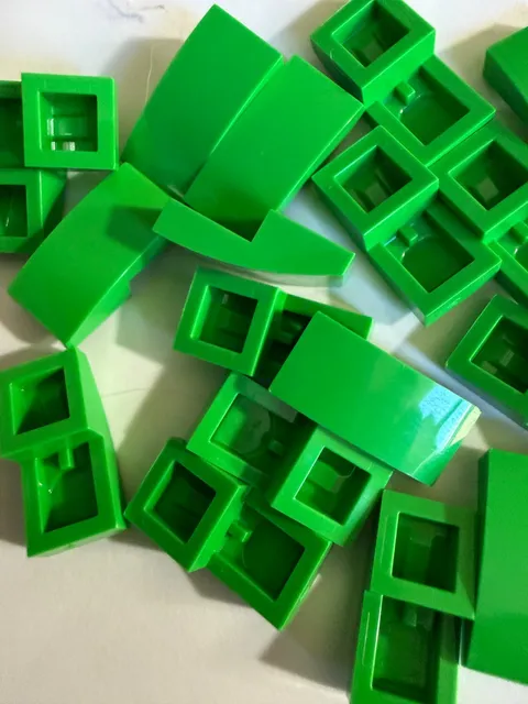 LEGO - NEW- #11477-BRIGHT GREEN- CURVED SLOPE 2 X 1-  25  PIECES