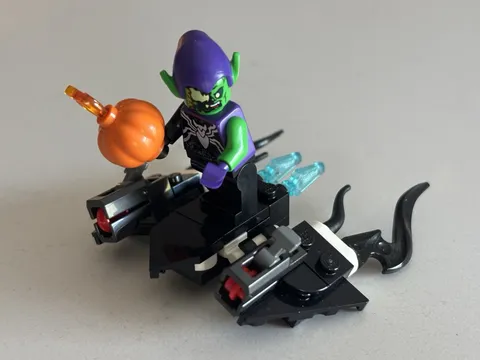 Lego Green Goblin Venomized Minifig sh0948 with Glider and pumpkin from 76279