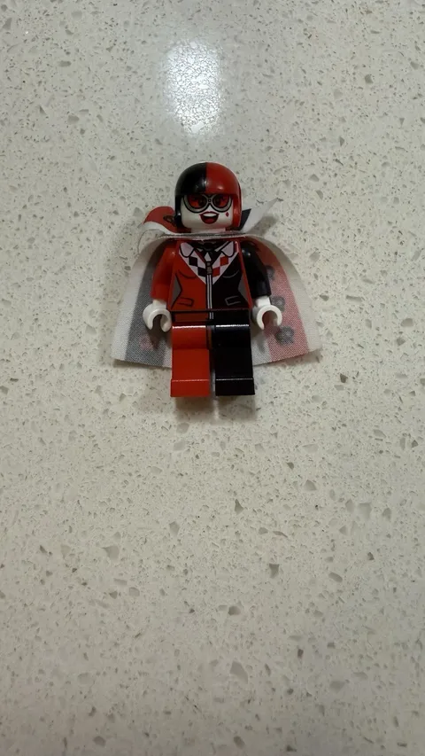 Lego DC Super Heroes Harley Quinn Cannon Ball Suit Minifigure 70921