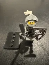 LEGO Heroic Knight Collectible Minifigure Series 9 71000 col132 complete w/ base