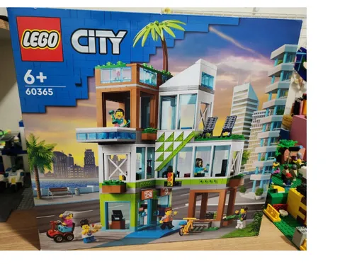 LEGO City 60365 Apartment Building Factory New Sealed Retired Set