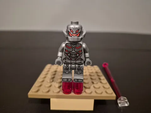 LEGO  Marvel Super Heroes Ultron Miniglfigure Set 76307 SH1009  