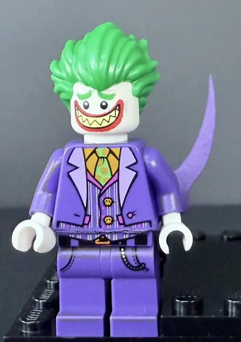 The LEGO Batman Movie Minifigure - Joker with Large Grin With Cape And...