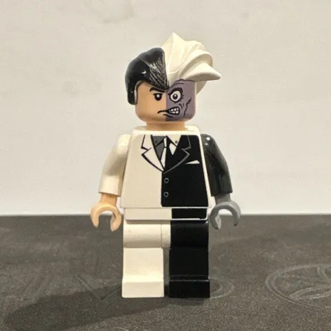 2006 LEGO Batman Two-Face Minifigure Black & White Split Suit w/ Two-Tone Hair
