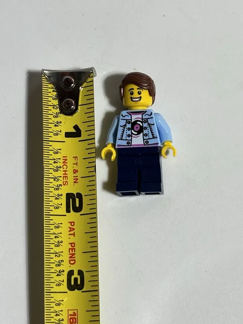 LEGO CITY MINIFIGURE twn496 Burger Truck Customer - Male, Bright Light Blue