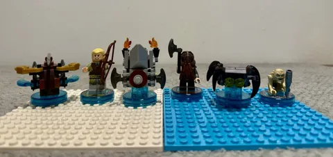 LEGO Minifigure Lot w/ Assorted Lord of The Rings Accessories & Display Stands