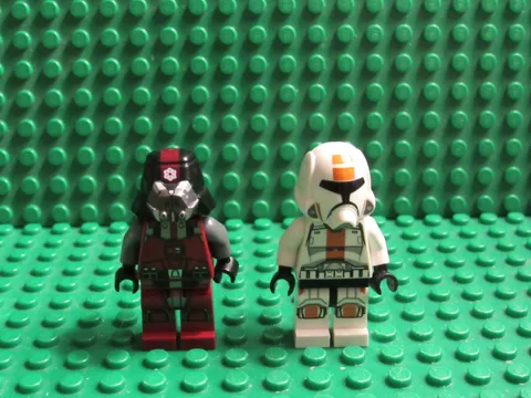 Lot of 2 LEGO Star Wars Minifigures Old Republic Trooper + Sith Trooper 75001 S9