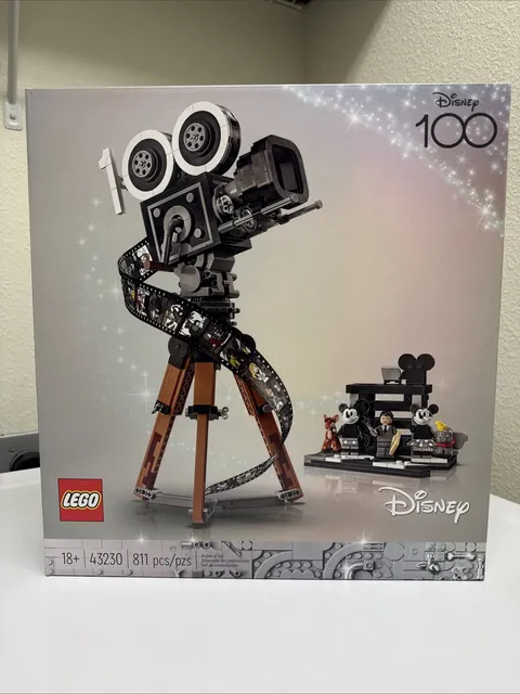 LEGO Disney: Walt Disney Tribute Camera (43230)
