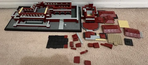 Lego Architecture 21010 Robie House INCOMPLETE/ AS IS