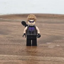 LEGO Avengers Hawkeye Dark Purple Suit Quiver Goggles Minifigure sh0626 76143