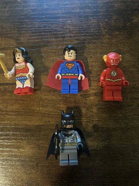 LEGO DC Super Heroes Minifigure Lot (4) Batman Superman Wonder Woman Flash
