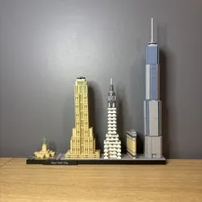 LEGO Architecture New York City Skyline #21028 - Retired - Five NYC Landmarks