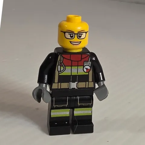 LEGO Minifigure Small Black Yellow Excellent cty0640