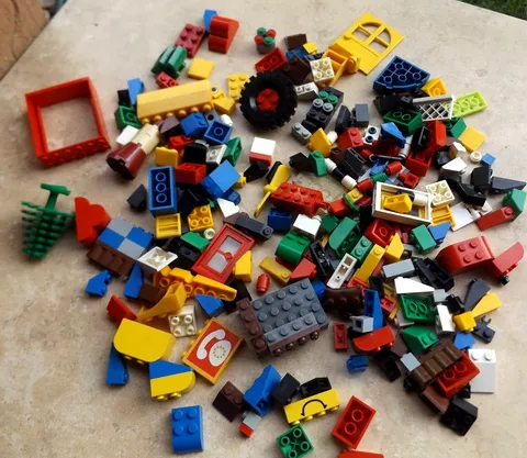 VTG LEGO Bulk Lot Mixed  Parts Pieces Red White GREEN Old  80s CHRISTMAS TREE