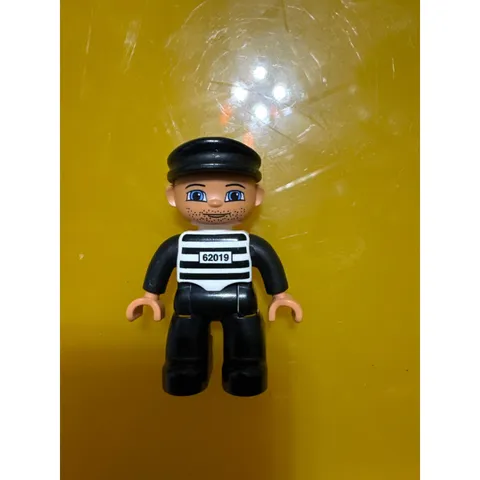 Lego DUPLO Figure Male PRISONER Black White STRIPES Top BLACK Legs & CAP 62019