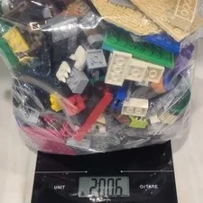 LEGO 2 POUNDS Bulk Lot Mixed Bricks PLUS ONE MYSTERY MINIFIG, Great For Citys!