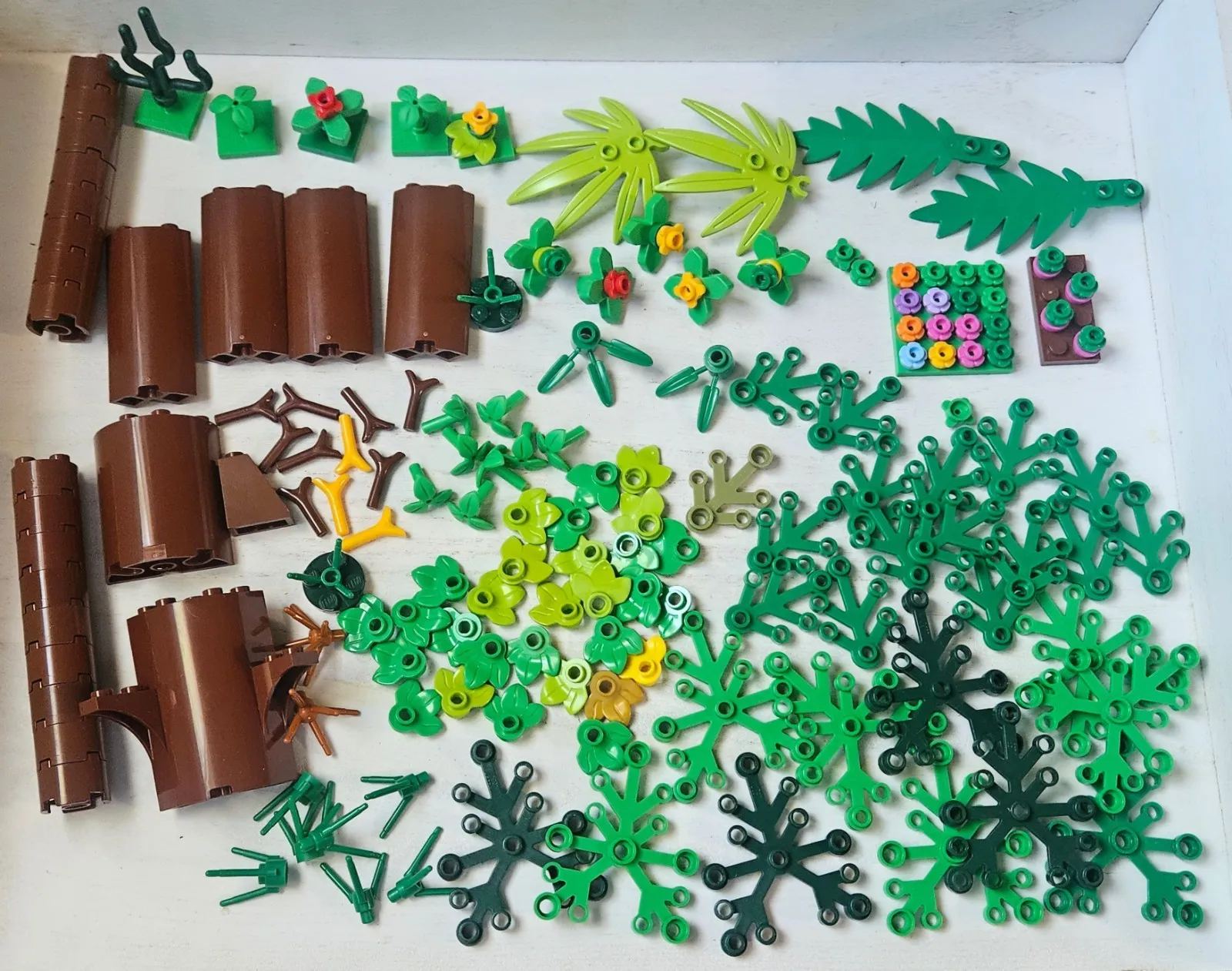 Lego Plants 170 Pc Lot~ Tree Trunks Green Vines Leaves Twigs Flowers
