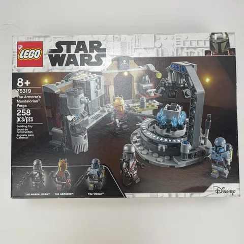 LEGO Star Wars 75319 The Armorer's Mandalorian Forge Set 258 Pcs NEW Damaged Box