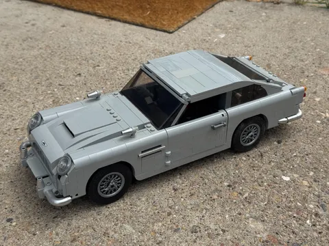 LEGO James Bond Aston Martin DB5 (10262) 99.9% Complete w/ Manual