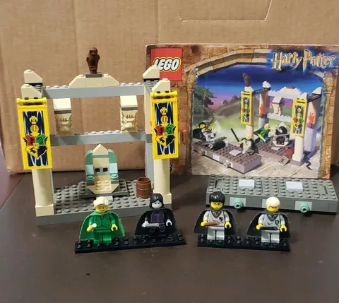 LEGO 4733 Harry Potter: The Dueling Club Complete with Manual