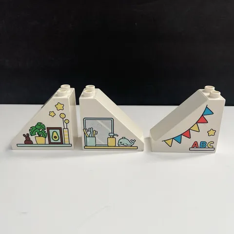 3 Lego Duplo Playhouse 10929 Replacement White 4x2x3 Brick Slope Banner Mirror