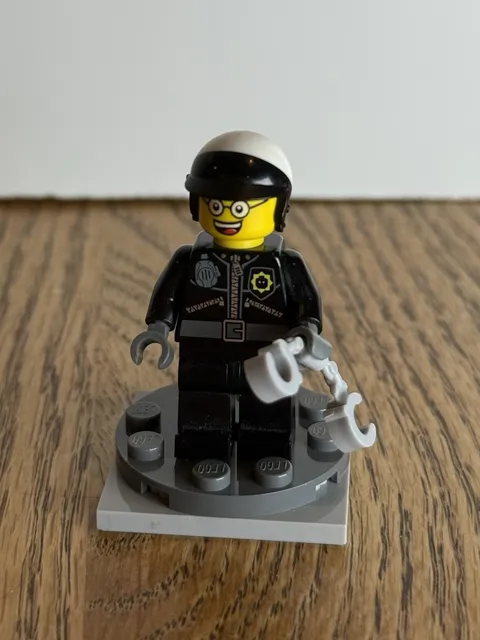 LEGO 2014 Minifigure Bad Cop / Good Cop tlm056 + Handcuffs THE LEGO MOVIE  70802