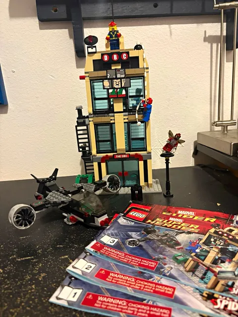 LEGO Marvel Spider-Man: Daily Bugle Showdown (76005) 476 pcs w/ Manuals