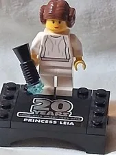 LEGO Princess Leia 20th Anniversary Yellow Face White Dress sw1022 75243