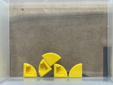 LEGO Parts - Yellow Tile, Round 1 x 1 Quarter - No 25269 - QTY 5